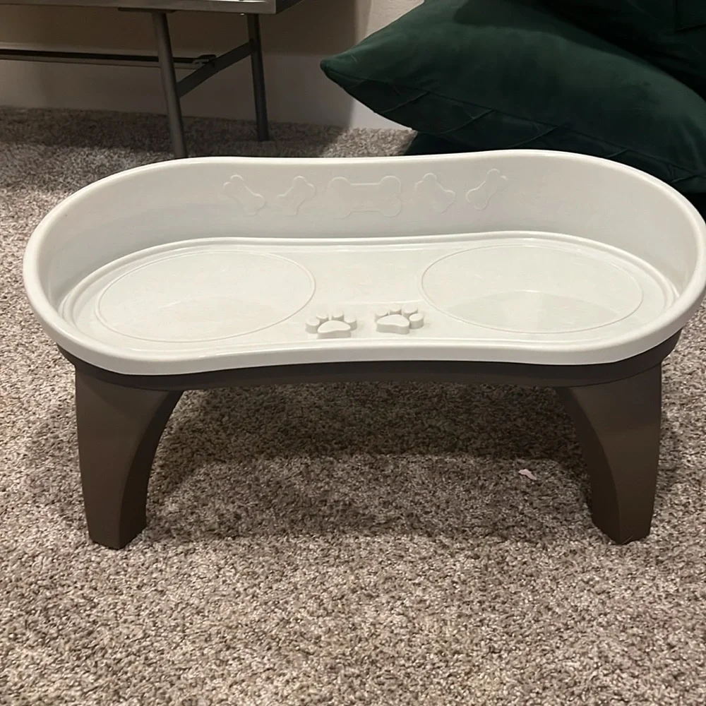 Puppy Feeding Raised Platform